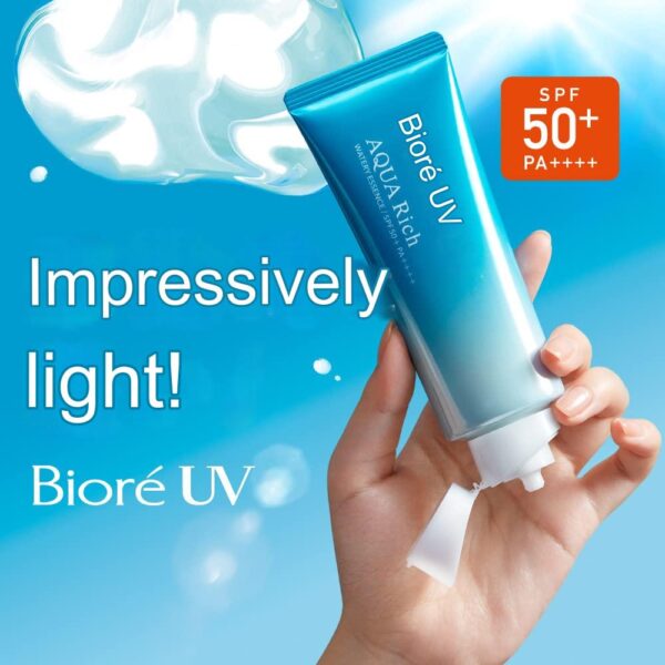 Applying Biore UV Aqua Rich Watery Essence on Skin